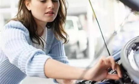 如何自己添加玻璃水？女车主也搞得定