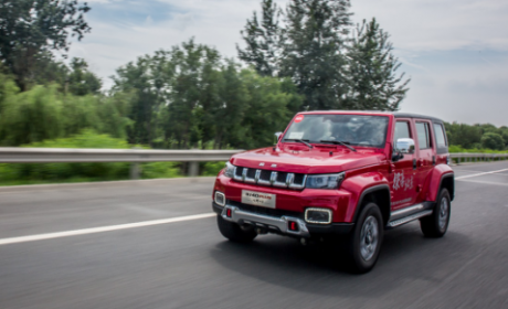 既要越野也要舒适，BJ40 PLUS和指南者到底谁更合适？