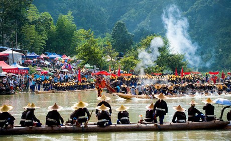 苗族独木龙舟文化 绽放台江清水江畔