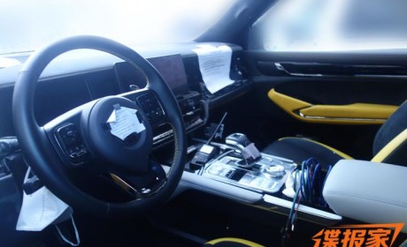 内饰家族式设计 山海炮6x6内饰谍照