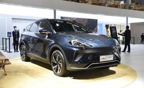 2023海南车展：极狐阿尔法T亮相展馆