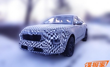 内外小幅升级 疑似新款宝骏RC-5谍照