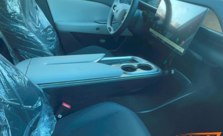 极简设计 ARCFOX极狐 阿尔法T5内饰谍照