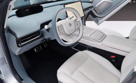 科技极简风 埃安AION Hyper GT内饰首发