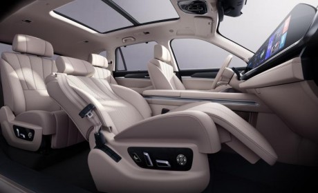 标配零重力座椅 魏牌蓝山女神副驾来了