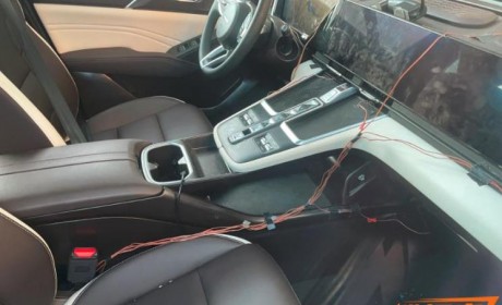 中控三个屏幕 哈弗枭龙MAX内饰谍照曝光