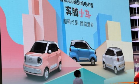 2023上海车展探馆：奔腾小马敞篷版实车