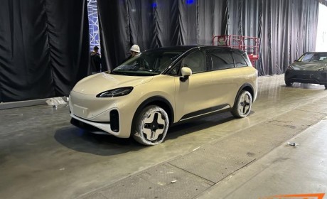 2023上海车展探馆：极狐汽车考拉现身