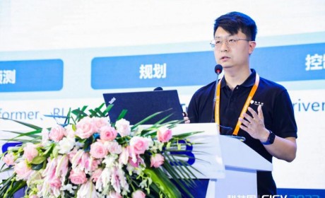 苏治中：静动态感知不足以完成自动驾驶