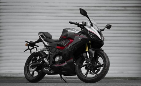 售价13999元 入门仿赛新生赛150上市