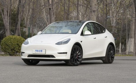 开放更多App 特斯拉筹备第三方应用商店