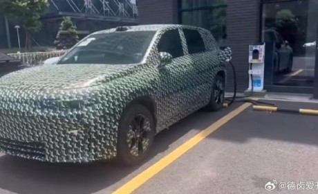 增程/纯电双动力 零跑B11谍照曝光！