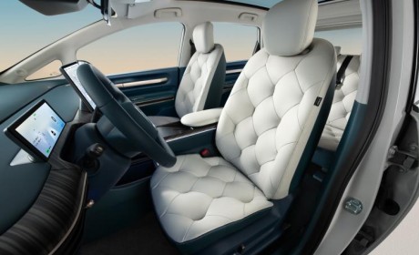 或定价15万左右 宝骏云朵内饰官图发布