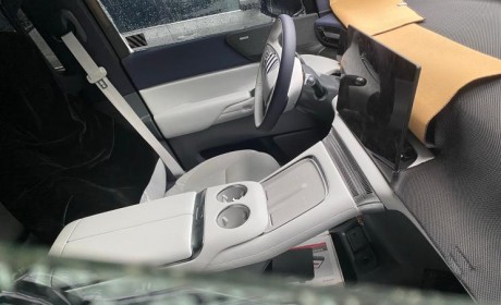 将年内发布 小鹏X9内饰谍照首次曝光