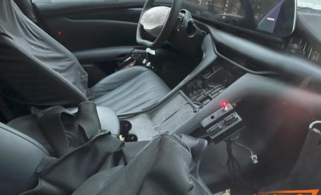 酷似凯迪拉克？智己LS6内饰谍照曝光