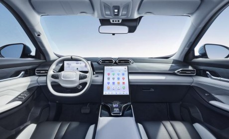 竖状中控屏+拨杆换挡 风神皓瀚内饰官图