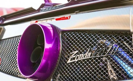 天价超跑撞烂 它曾属于F1车手汉密尔顿