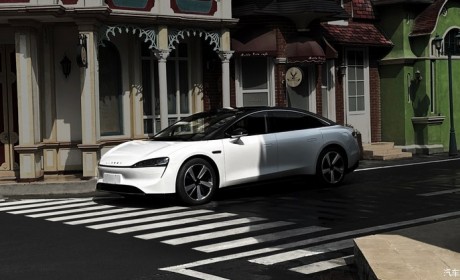 搭载鸿蒙4车机 Luxeed首款轿跑官图发布