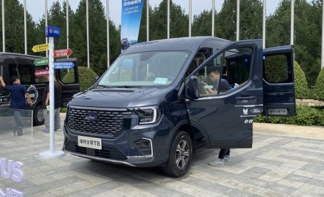 媲美家用车！江铃福特全顺T8首发亮相