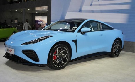 2023成都车展：哪吒GT无眉版车型首发
