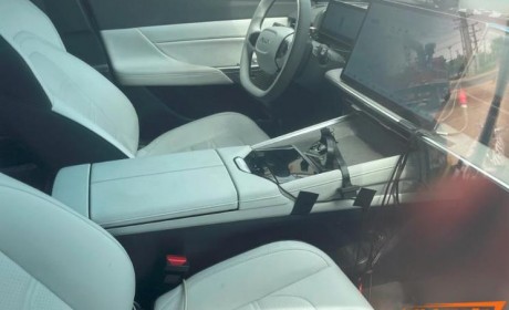 超大中控屏幕 东风eπ 01内饰谍照曝光