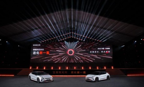 可实现坦克调头 极氪001 FR首发亮相