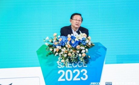 万钢：坚持学术引领构筑汽车科技新高地