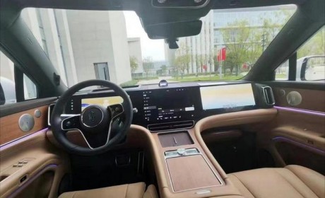 中控台全景来了 问界M9内饰谍照曝光