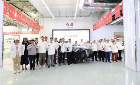 紧凑型SUV 红旗HS3插电混动版样车下线