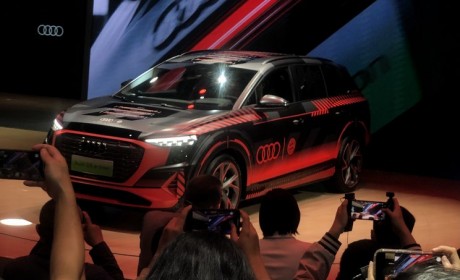 2023广州车展:奥迪Q5 e-tron拜仁涂装版