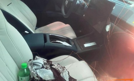 延续家族式风格 极氪007内饰谍照首曝