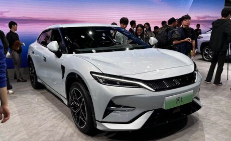 2023广州车展：比亚迪宋L际云青亮相