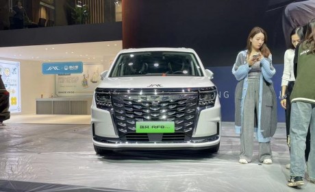 2023广州车展探馆:江淮瑞风RF8四款前脸