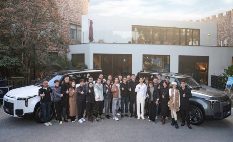 售34.99万起中大型SUV 极石01开启交付