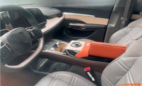 保留概念车设计？红旗E202内饰谍照