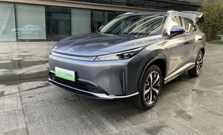 续航里程1300km 荣威D5X正式首发！