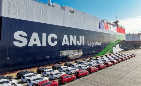 上汽造7600车位远洋汽车运输船首航出海