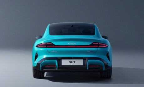 尾标缩小 可选碳纤维后视镜 SU7新官图