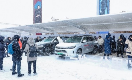 华为600kW全液冷超充站 落地哈尔滨