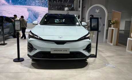 2024海口新能源车展：极狐 阿尔法T5