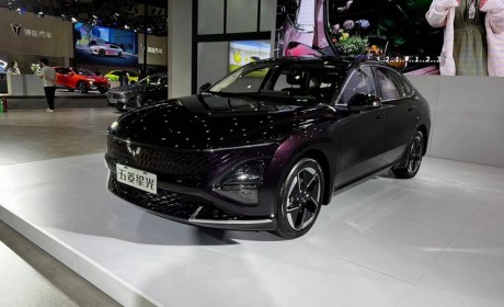 2024海口车展：五菱星光插混版亮相