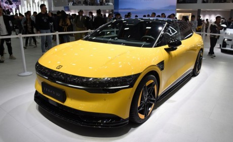 极氪007四驱性能版车型正式开启交付