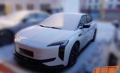 全新设计风格 红旗EH7无伪谍照曝光