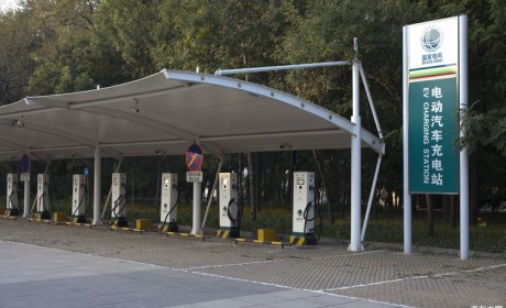 今年全国计划新增服务区充电桩3000个