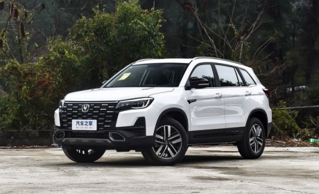 外观内饰均有升级 2024款长安CS75到店