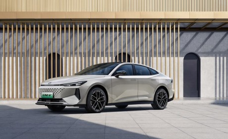 造型细节微调 新款长安UNI-V官图发布