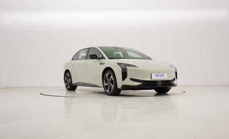 年内上市/续航可达800km 红旗EH7亮相