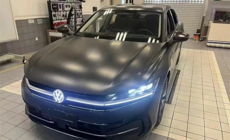 配备三联屏？全新一代大众迈腾实车谍照