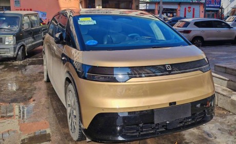 开门方式意想不到 极氪MIX实车图曝光