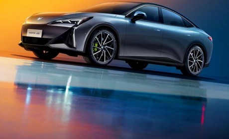 纯电动中大型车 极狐阿尔法S5官图发布